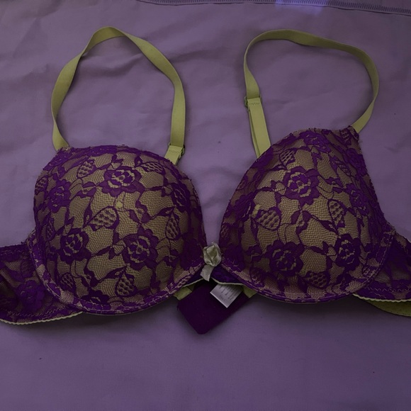 BRAS!!! Most are a 36C two others are 38B &36D. - Picture 4 of 8